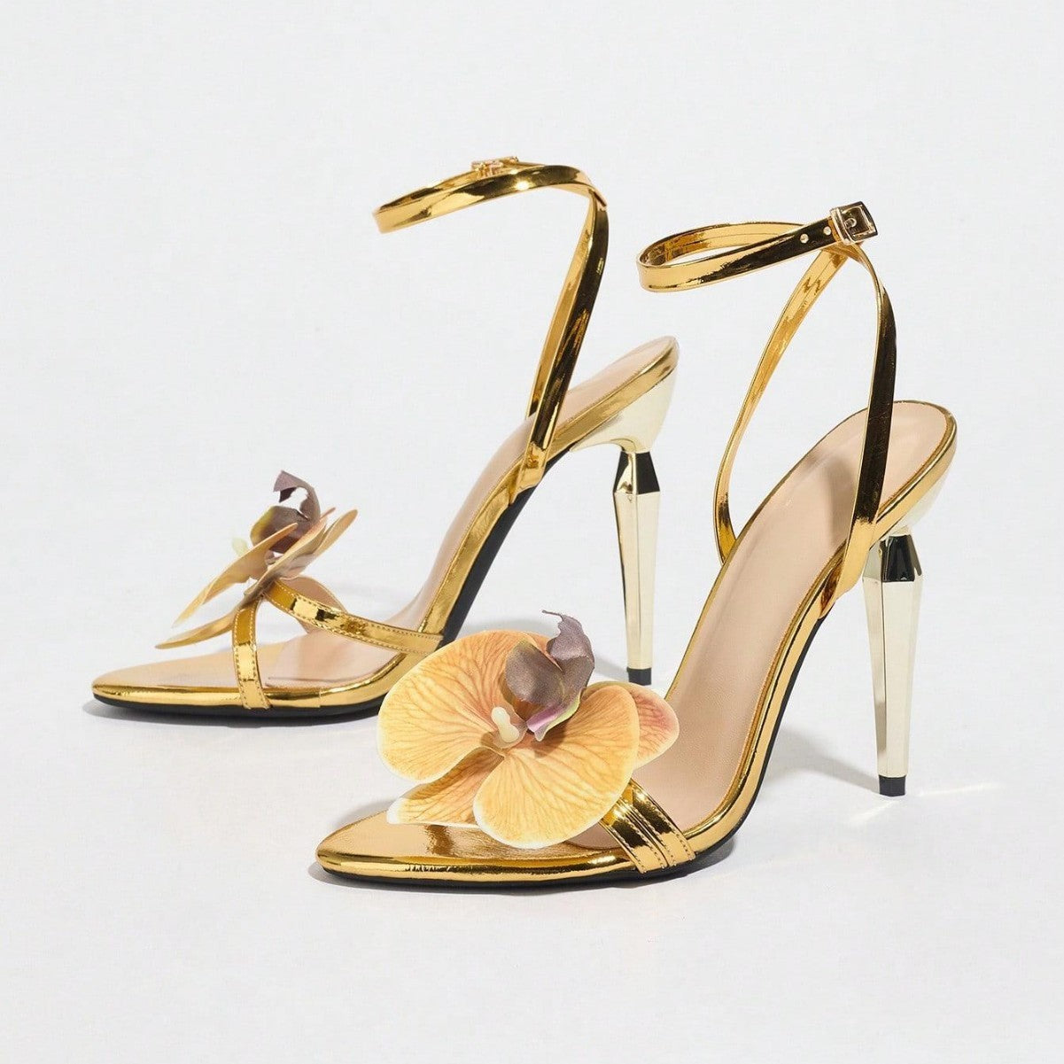 Women's Three-dimensional Floral Decorative Round Toe Stiletto Heel Sandals - My Store